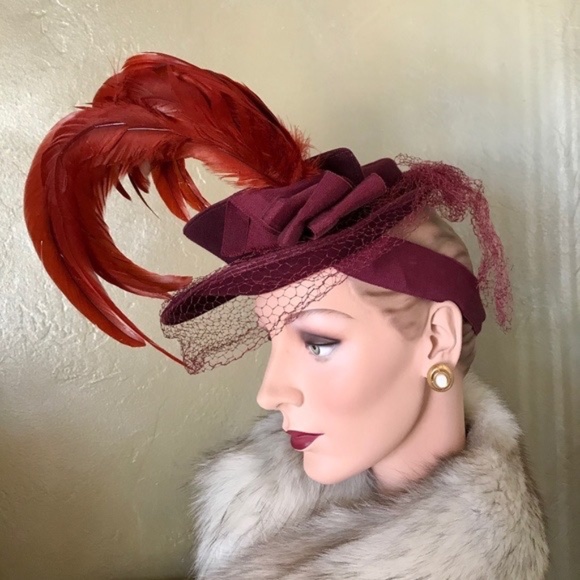 AMAZING 1940s\' CLARET RED FELT TILT HAT WITH TALL RUST FEATHERS & MATCHING VEIL main image 16